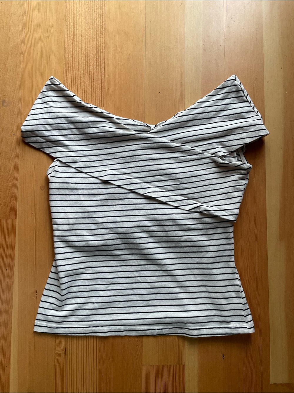 White Off-the-Shoulder Crop Top with Black Stripes fall classic shirt H&M